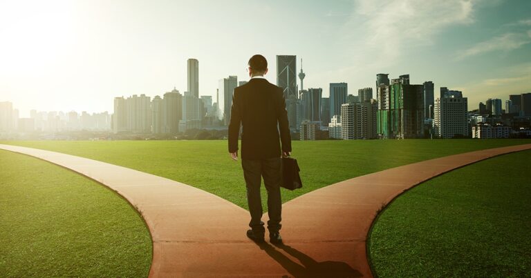 How to Choose Right Career Path: 3 Warning Signs & Solutions